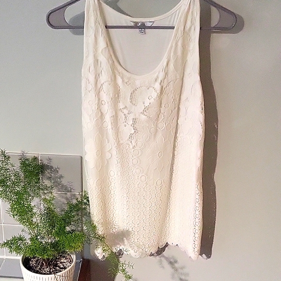 Lace front tank top. EUC. - Picture 1 of 5